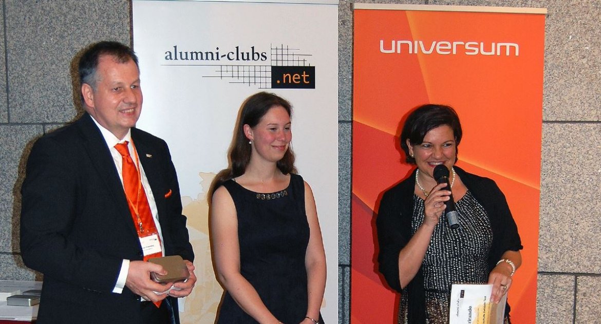 Dipl.-Kfm. Christian Kramberg (Vorsitzender alumni-clubs.net e.V); Anne Schmitt (UNIVERSUM); Mag. (FH) Martina Mayer (Leiterin Alumni & Career Services FH Kufstein) 