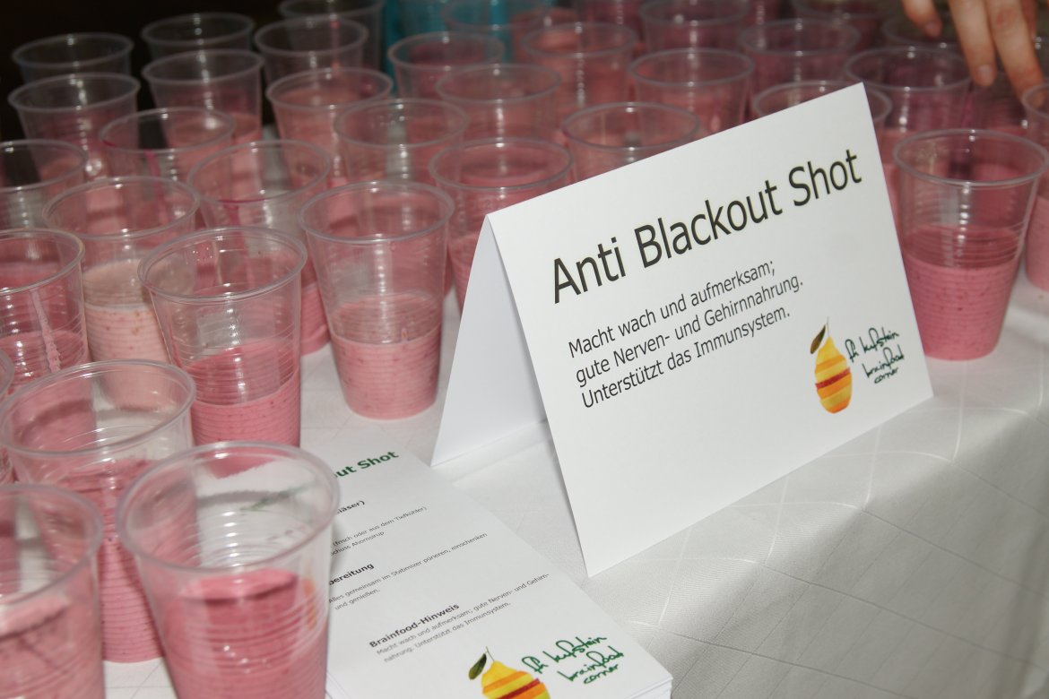 Smoothie „Anti Black Out Shot“ macht wach und aufmerksam - ideal für die Klausurzeit!