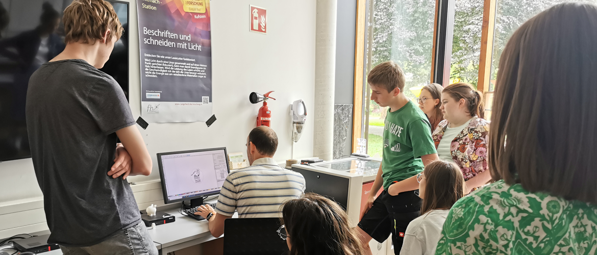Der erste Tech-Day der FH Kufstein Tirol war ein voller Erfolg und gab den teilnehmenden Schüler:innen einen spannenden Einblick in die Studiengänge und Forschung.