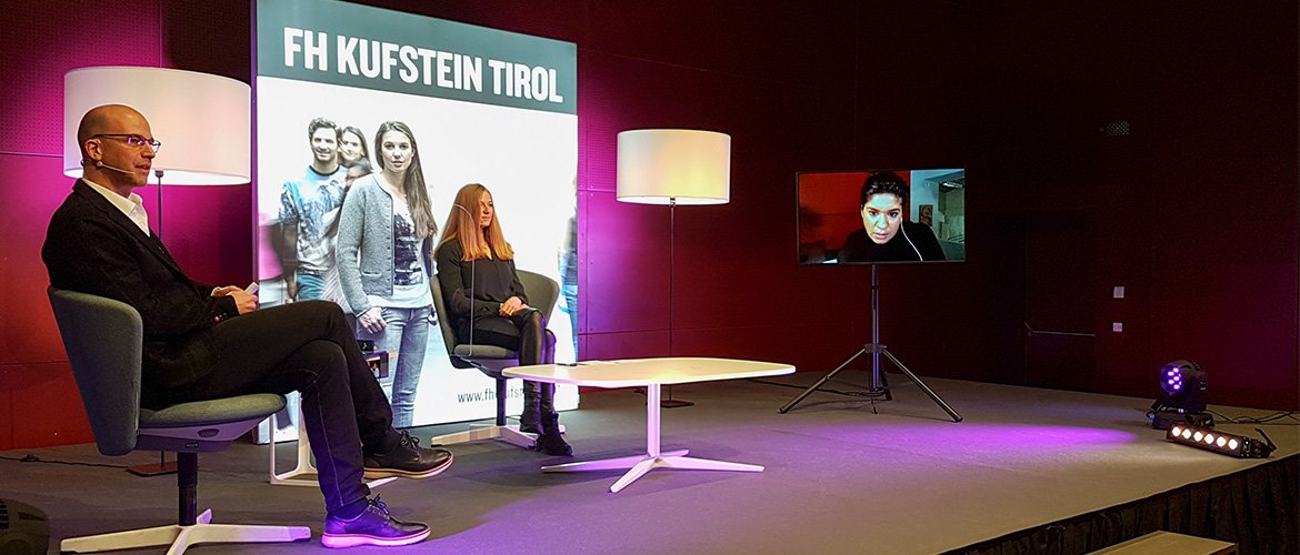 Sabrina Spielberger, BA, Absolventin der FH Kufstein Tirol, wurde virtuell zum Kamingespräch zugeschaltet.