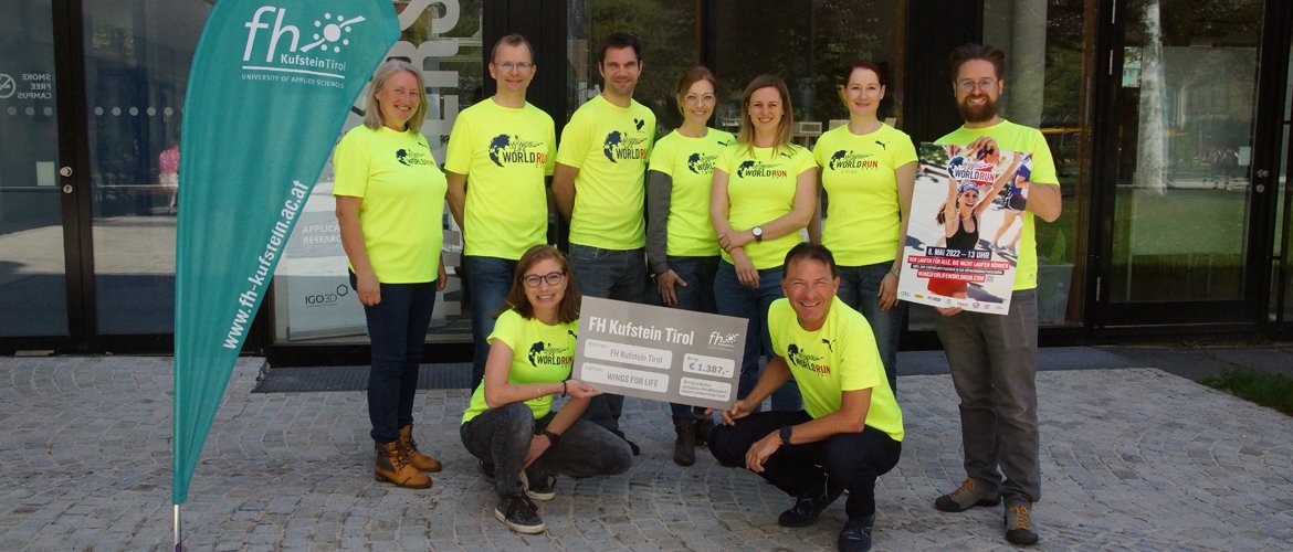 Das „FH Kufstein Tirol – all around the world“ Team freut sich über die Spendensumme von 1.387 Euro für die Rückenmarksforschung der Wings for Life Stiftung. 