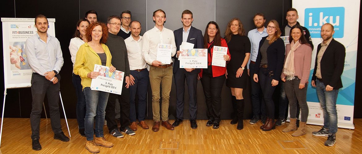Die FinalistInnen mit der Jury des FIT4BUSINESS 2018 an der FH Kufstein Tirol