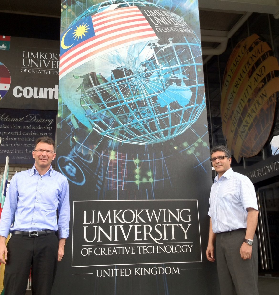 Zu Besuch bei der Limkokwing University in Malaysia: Prof. Madritsch (li) und Mag. Rafili (re)