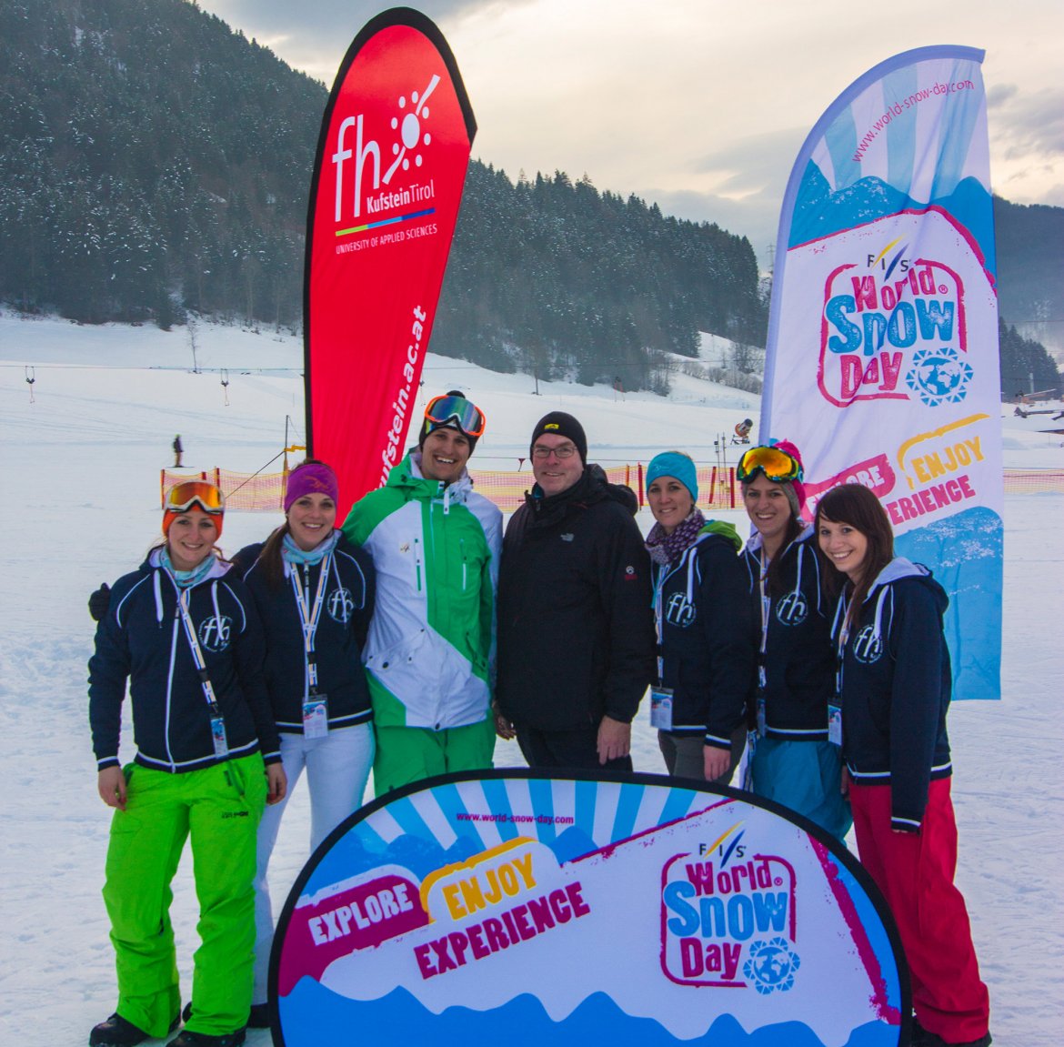 Organisationsteam des FIS World Snow Day in Söll: (v.l.): Elisabeth Stefaner, Sarah Schwaiger, Andrew Cholinski (FIS), Prof. (FH) Dr. Gereon Schmitz, Elisabeth Saller-Kraft, Teresa Kühn, Jessica Ölz