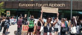 Demonstration friedays-for-future vor den Toren des European Forum Alpbach