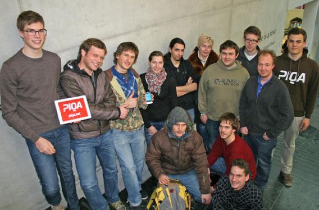 Der Studiengang WEB10 drittes Semester mit Lektor Thomas Hoheisel, MA (2. von rechts) 
